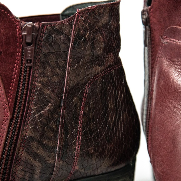 Red Boots! - Picture 4 of 6